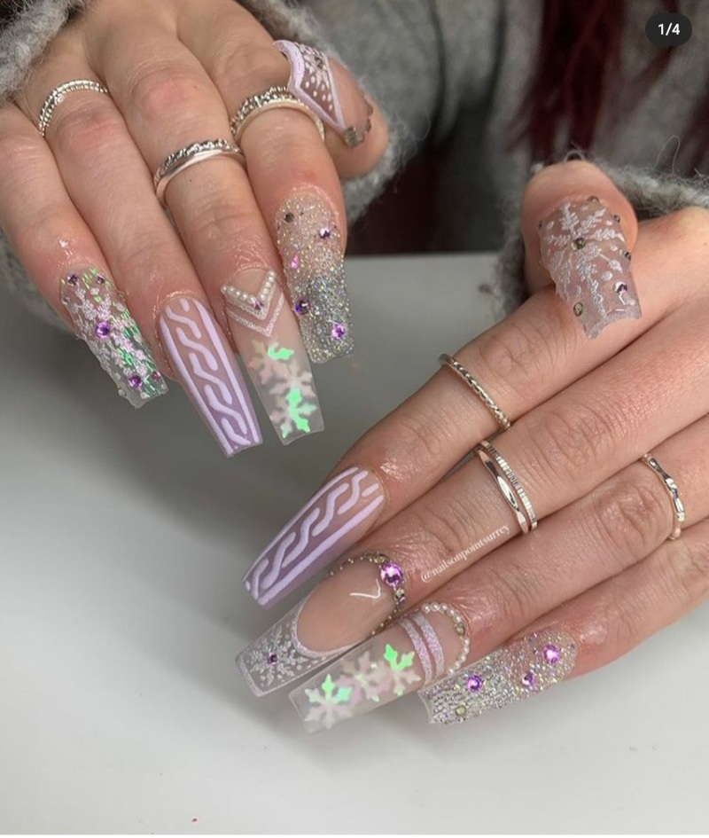 Time To Discover The New  Hot Nail Trends For 2022