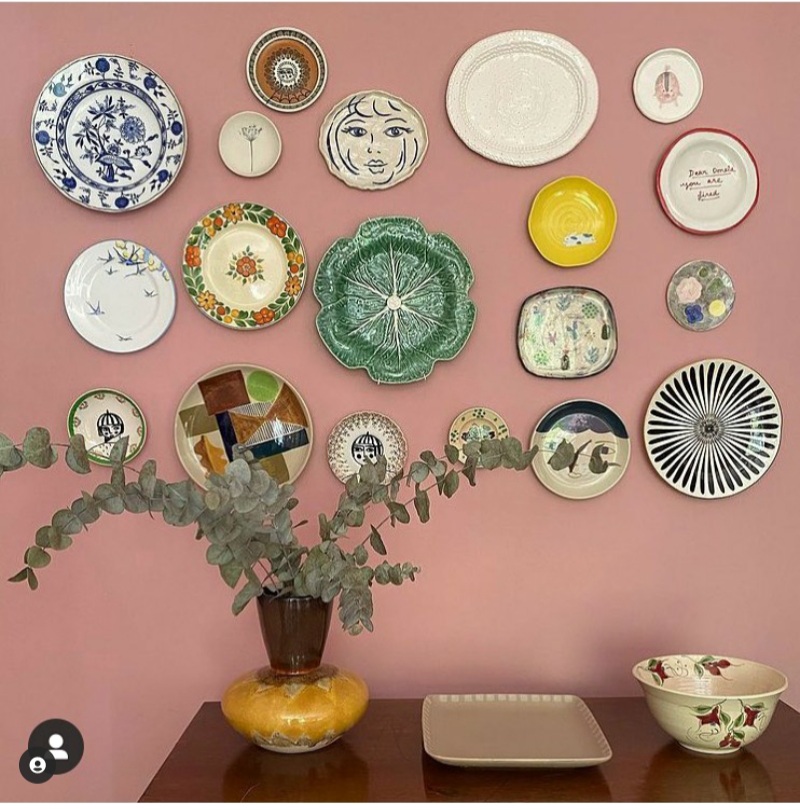 display plates on a wall
